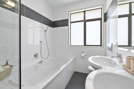 Photo of property in 64 Balboa Drive, Matakatia, Whangaparaoa, 0930