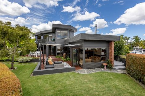 Photo of property in 17 Clyside Avenue, Half Moon Bay, Auckland, 2012