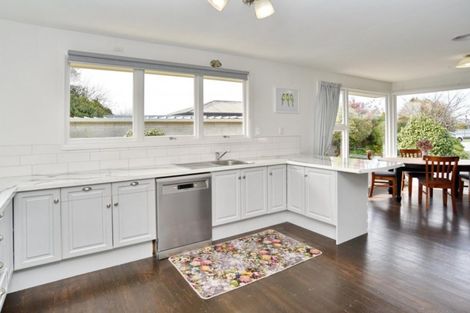 Photo of property in 11 Weston Place, Rangiora, 7400