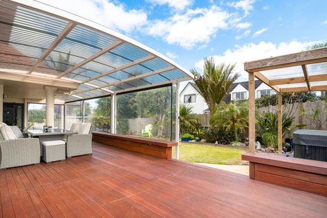 Photo of property in 5 Kahala Place, West Harbour, Auckland, 0618