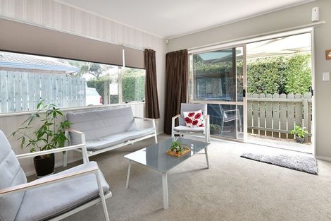 Photo of property in 2/11 Milton Road, Orewa, 0931