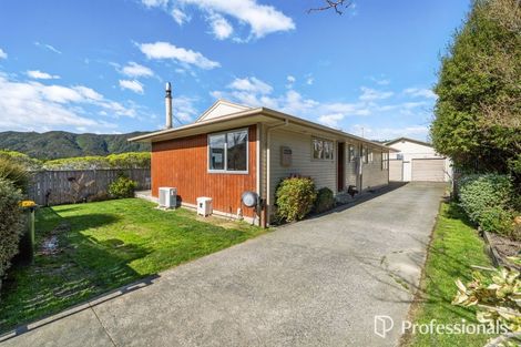Photo of property in 25 Kendal Grove, Wainuiomata, Lower Hutt, 5014