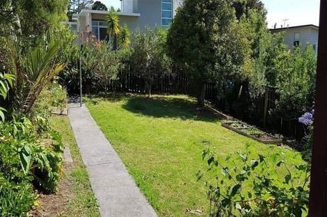 Photo of property in 727 Swanson Road, Swanson, Auckland, 0612