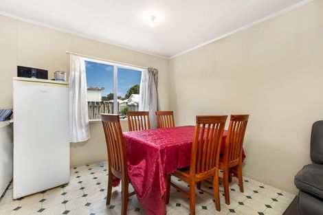 Photo of property in 2/14 Eulogy Place, Randwick Park, Auckland, 2105