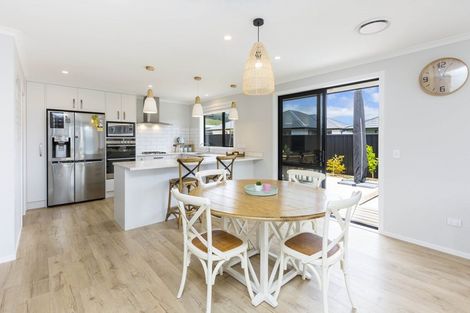 Photo of property in 27 Salisbury Crescent, Wallaceville, Upper Hutt, 5018