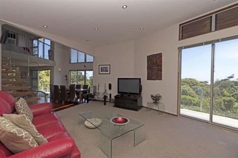 Photo of property in 10 Waitea Road, Muriwai, Waimauku, 0881