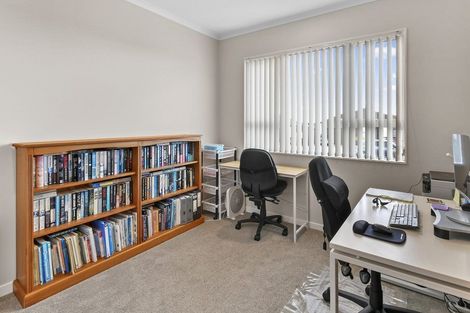 Photo of property in 3 Papaview Road, Papakura, 2110