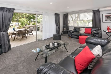 Photo of property in 6 Yeoman Place, Howick, Auckland, 2014