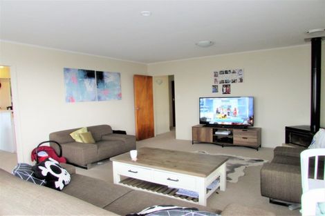 Photo of property in 4 Hillview Crescent, Paparangi, Wellington, 6037