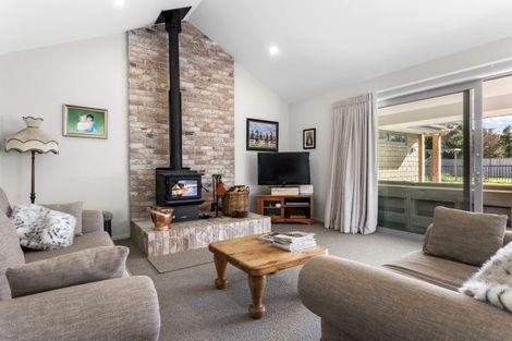 Photo of property in 6 Hunter Lane, Amberley, 7410