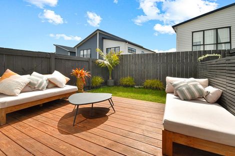 Photo of property in 4 Whakanoho Road, Westgate, Auckland, 0814