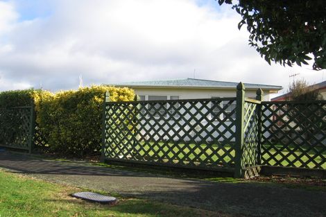 Photo of property in 3 Durham Crescent, Palmerston North, 4414