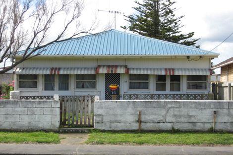 Photo of property in 14 Seafront Road, Castlecliff, Whanganui, 4501