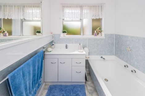 Photo of property in 15 Oaklea Avenue, Marton, 4710