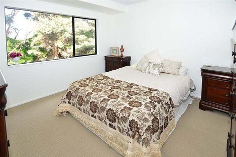 Photo of property in 2/20 Valecrest Place, Bayview, Auckland, 0629