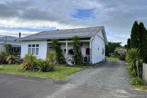 Photo of property in 42 Tennyson Street, Dannevirke, 4930