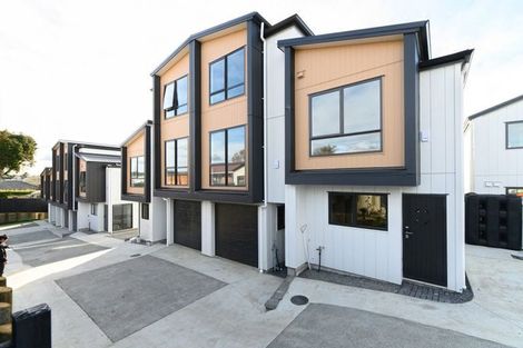 Photo of property in 4/11 Scanlen Terrace, Kelston, Auckland, 0602