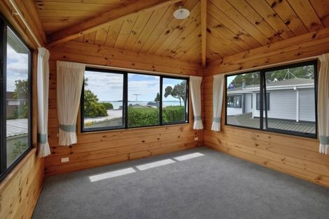 Photo of property in 33 The Esplanade, Eastern Beach, Auckland, 2012