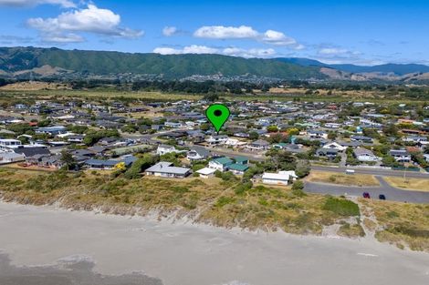 Photo of property in 116 Field Way, Waikanae Beach, Waikanae, 5036