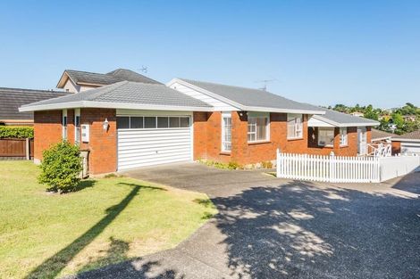 Photo of property in 1/71 Browns Bay Road, Browns Bay, Auckland, 0630