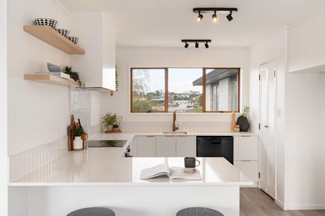 Photo of property in 17 Upland Street, Brookfield, Tauranga, 3110