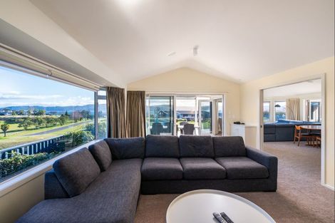 Photo of property in 5 Pukenamu Road, Rainbow Point, Taupo, 3330