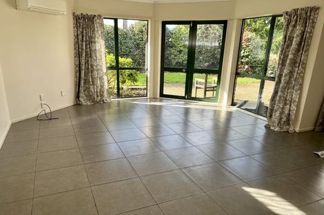 Photo of property in 1/39 Schnapper Rock Road, Greenhithe, Auckland, 0632