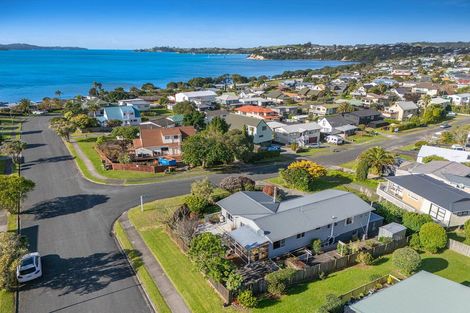 Photo of property in 1 Hinemoa Place, Snells Beach, 0920