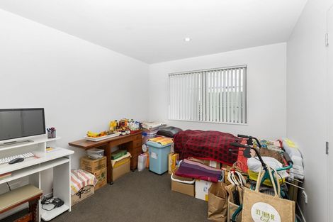 Photo of property in 2b Peachgrove Road, Te Atatu Peninsula, Auckland, 0610