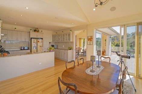 Photo of property in 102 Centennial Drive, Whitianga, 3510