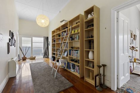 Photo of property in 117 Derwent Street, Island Bay, Wellington, 6023