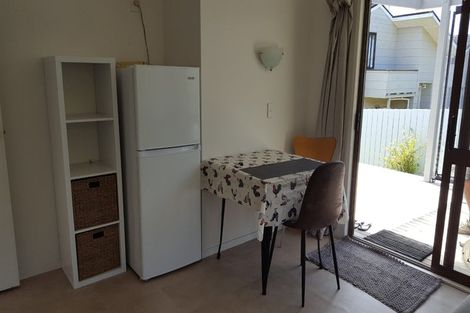 Photo of property in 31 Gladstone Road, Northcote, Auckland, 0627