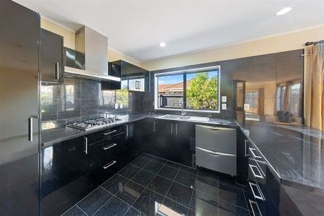 Photo of property in 1 Waylen Place, Burswood, Auckland, 2013