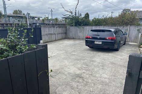 Photo of property in 1/16 Pooks Road, Ranui, Auckland, 0612