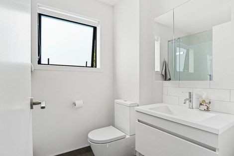 Photo of property in 9/35 Garadice Road, Rothesay Bay, Auckland, 0630