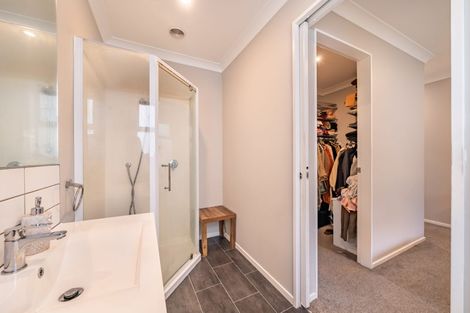 Photo of property in 31 Percy Kinsman Crescent, Riverstone Terraces, Upper Hutt, 5018