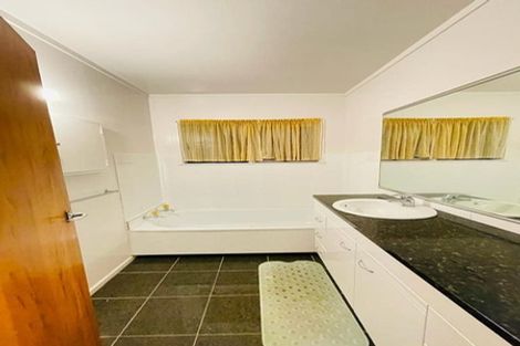 Photo of property in 1 Sovereign Place, Glenfield, Auckland, 0629