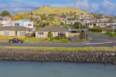 Photo of property in 50a Kiwi Esplanade, Mangere Bridge, Auckland, 2022