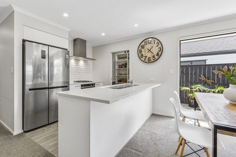 Photo of property in 4 Kriletich Drive, Kumeu, 0810