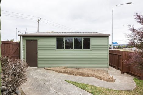 Photo of property in 1 Lydia Place, Kelvin Grove, Palmerston North, 4414