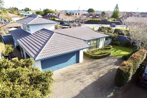 Photo of property in 10 Bridgehead Cove, West Harbour, Auckland, 0618