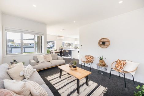 Photo of property in 8 Cousins Avenue East, Foxton Beach, Foxton, 4815