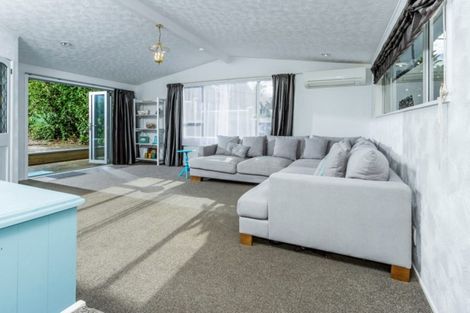 Photo of property in 1/2 Rock Isle Road, Torbay, Auckland, 0630