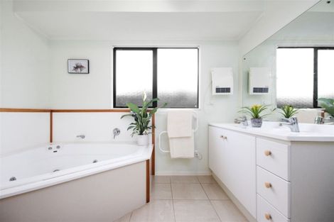 Photo of property in 1 Cloverlea Place, Pukekohe, 2120