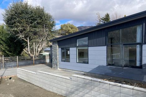 Photo of property in 53 Faulks Terrace, Wanaka, 9305
