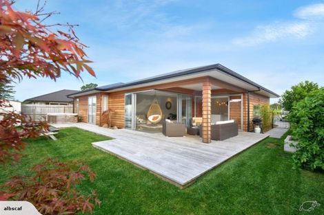 Photo of property in 21 Van Rixel Drive, Kumeu, 0810