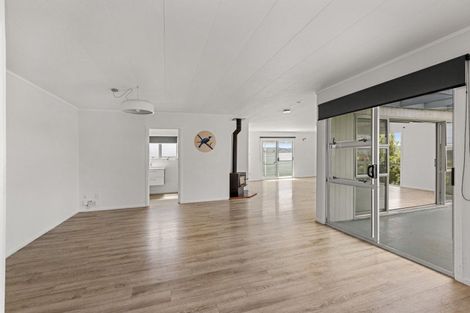 Photo of property in 3 Lorenzen Bay Road, Raglan, 3225