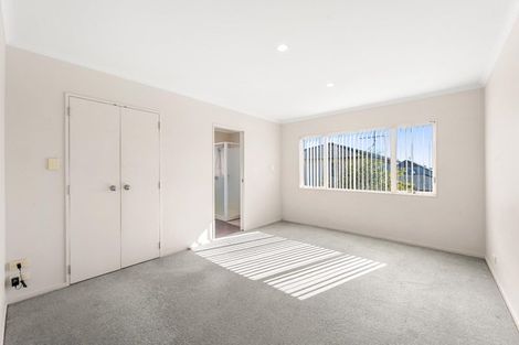 Photo of property in 42 Lilybank Crescent, East Tamaki, Auckland, 2013