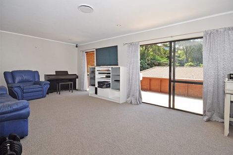Photo of property in 2/55 Greenvalley Rise, Glenfield, Auckland, 0629