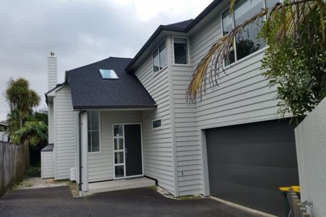 Photo of property in 2/32 Norwood Road, Bayswater, Auckland, 0622